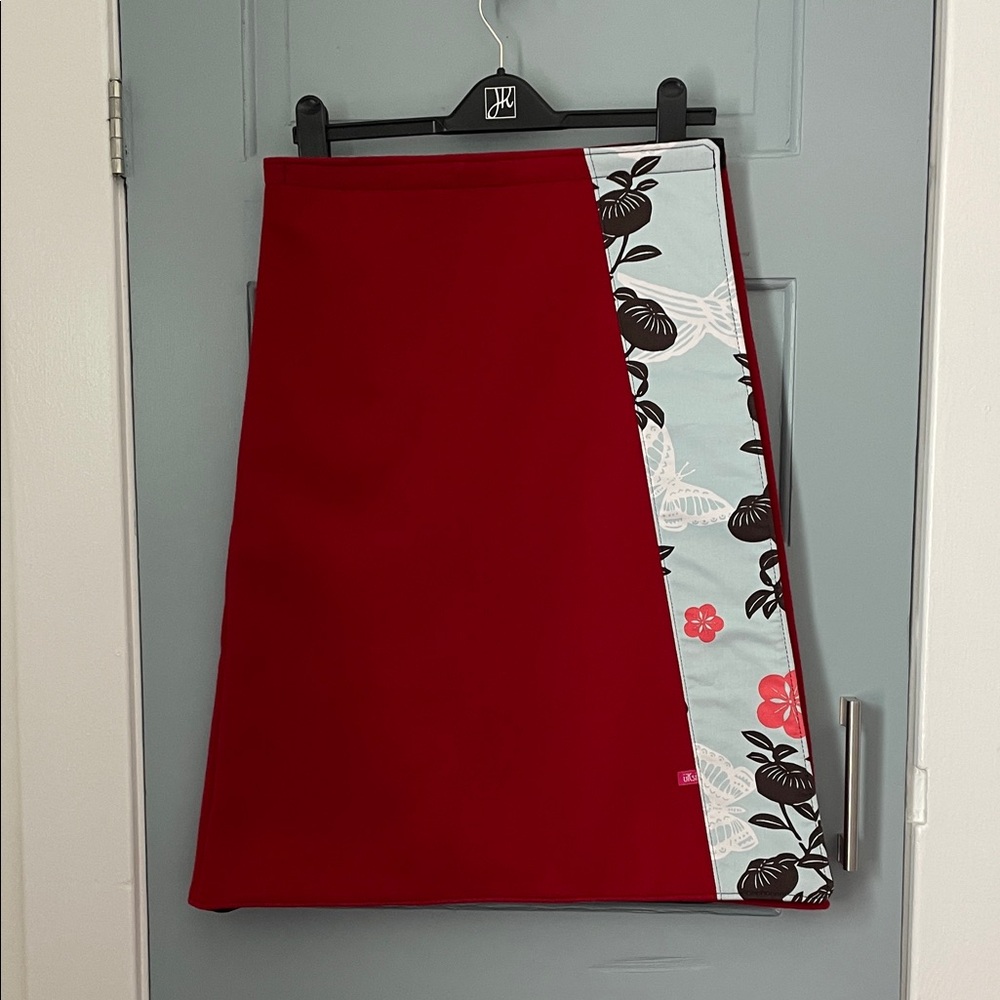 UKSI Red Skirt size S